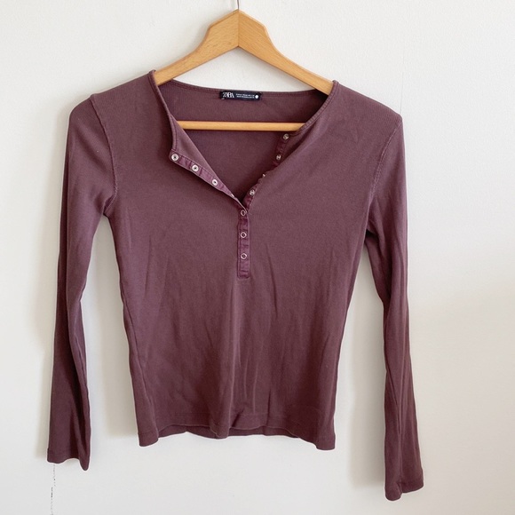 Zara Tops - Zara plum ribbed long sleeve Henley top